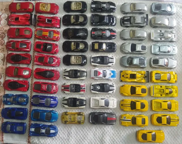 Lote de 57 Ferrari Hot Wheels