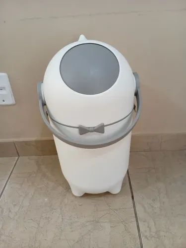 Lixeira antiodor para fraldas de bebe