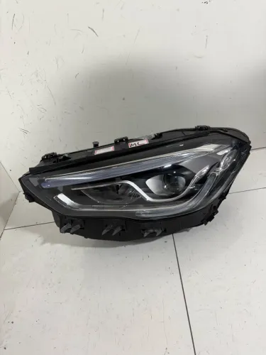 Farol Mercedes GLA 200 2021 A 2023 lado esquerdo original