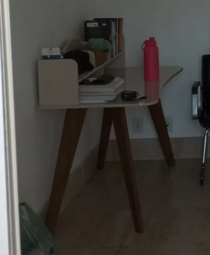Escrivaninha / Mesa de trabalho e estudo