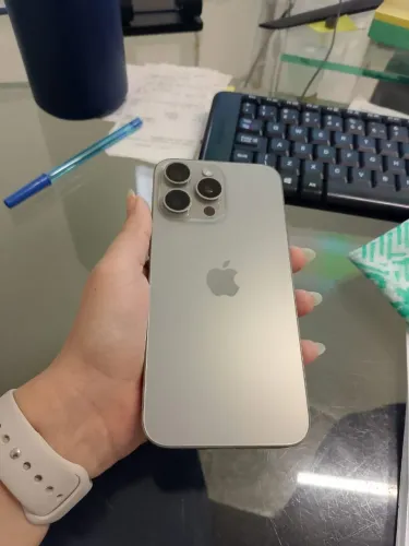 iPhone 15 Pro Max 256 GB impecável.