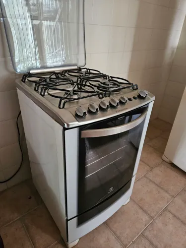 Vendo Fogão 4 Bocas Eletrolux com Grill e Timer