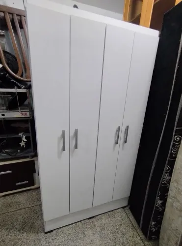 Guarda roupa pequeno