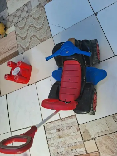 Vende-se carrinho de passeio em perfeito estado de uso.