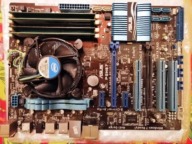 Placa mãe ASUS + INTEL i3 3240 + 8 GB DDR3 + placa video ASUS + wi-fi
