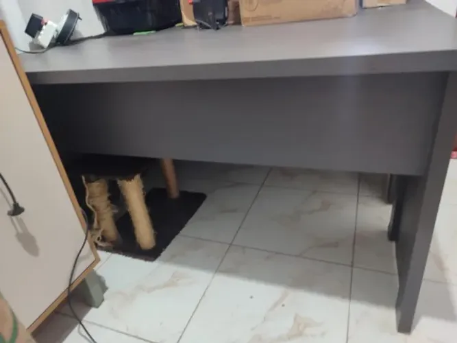 Mesa de escritório com cadeira gamer