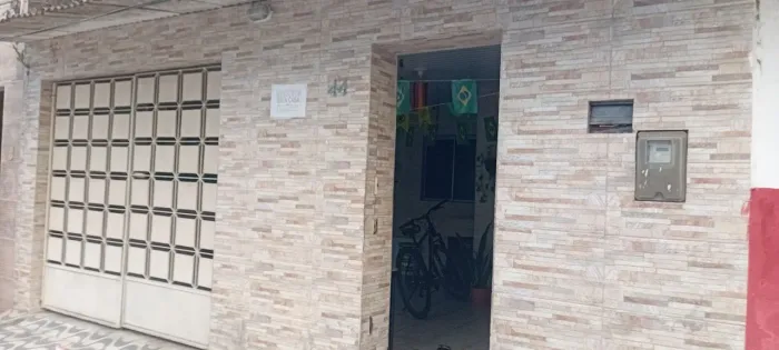 2 CASAS UM NA FRENTE OUTRA NOS FUNDOS NO IPSEP