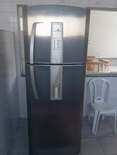 Vemde-se Geladeira duplex Frost Free com despenser de água