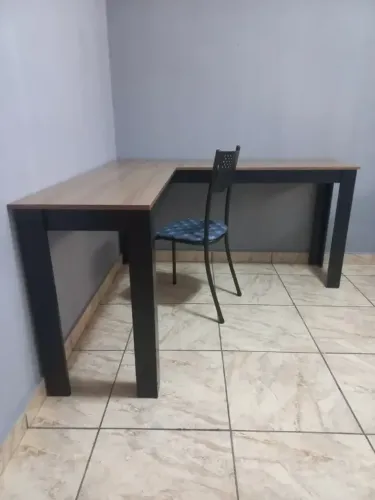 Mesa em L para estudos