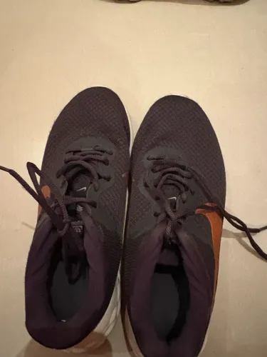 Tênis Nike Revolution 6.
