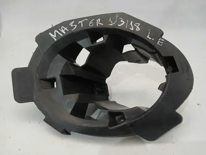 MOLDURA FAROL MILHA ESQUERDO RENAULT MASTER 2013/2021