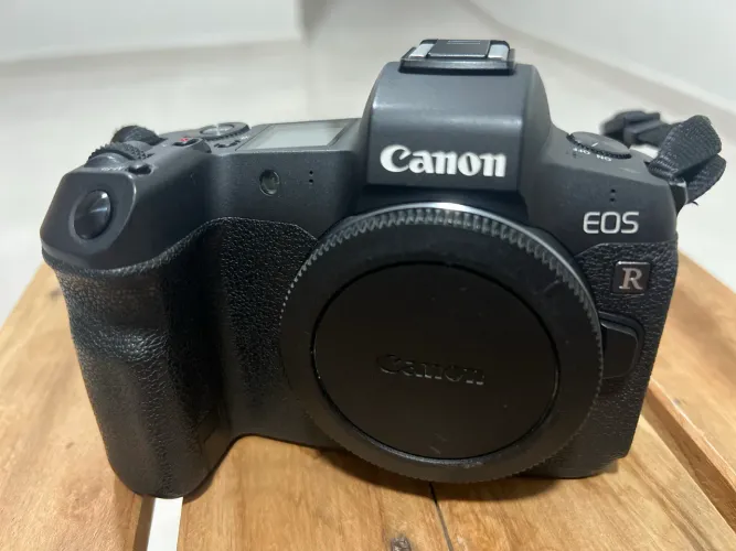 CÂMERA CANON EOS R