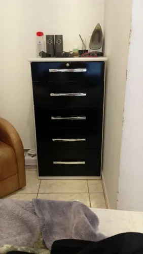 Desapegando de uma cômoda cinco gavetas