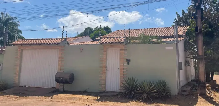 Alugo Casa no Bairro Area Verde