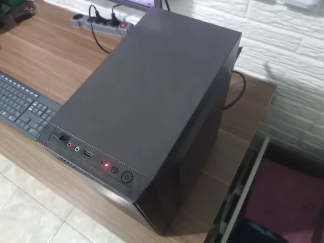 Computador Win10; 8Gb RAM; HD 500