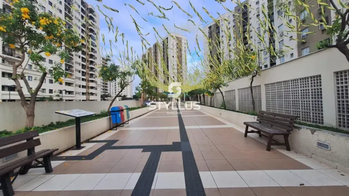 Apartamento com 2 Quartos (1 Suíte), Varanda e Vista Livre em Del Castilho! RO01X