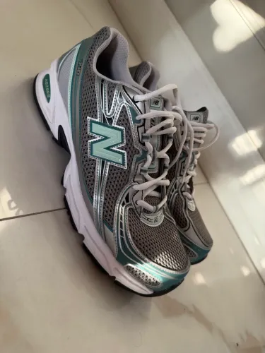 New Balance 740