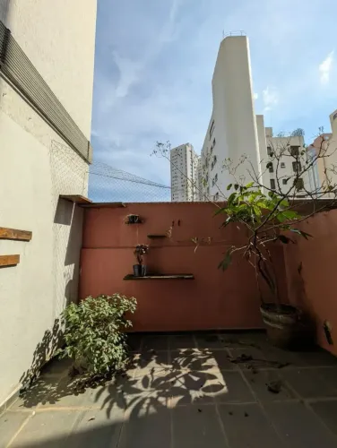 APARTAMENTO COM QUINTAL