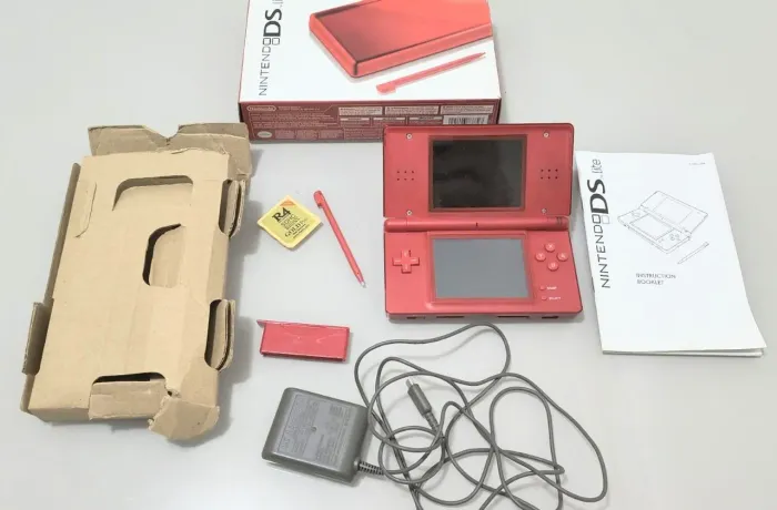 Nintendo DS Lite Vermelho na caixa com R4i Gold