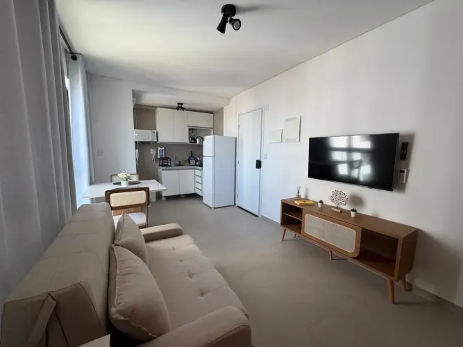 Alugo flat tipo studio mobiliado 1 quarto, muito bem localizado no bairro da Torre.