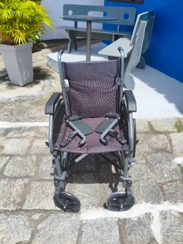 Cadeira De Rodas Seminova