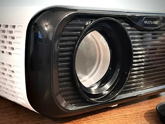 Projetor 2200 Lumens e tela de até 150 polegadas