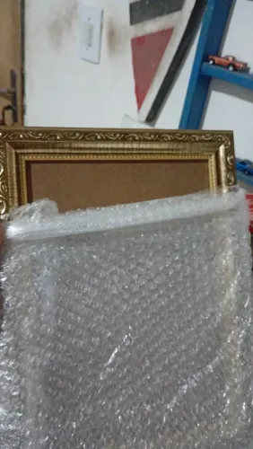 Moldura pra certificado A4 dourada trabalhada e com vidro
