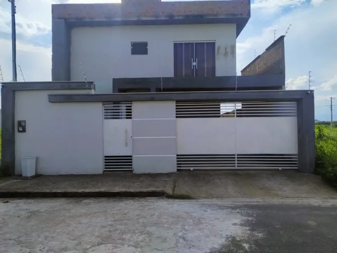 Imóvel para venda possui 270 metros quadrados com 3 quartos em Jardim das Acacias - Porto