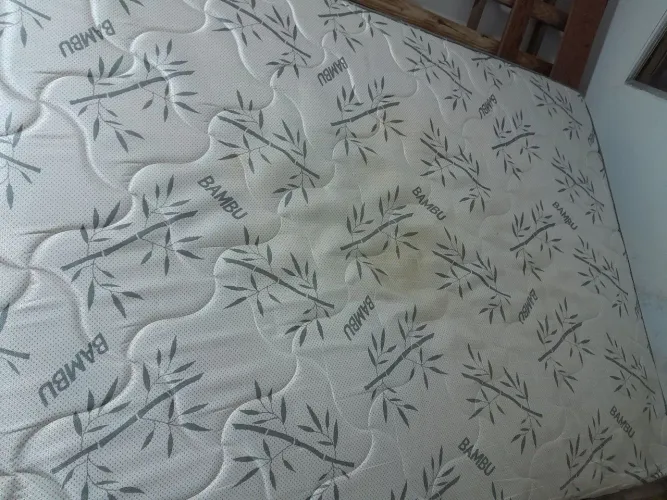 Colchão de casal semi novo top de linha por R$ 490,00