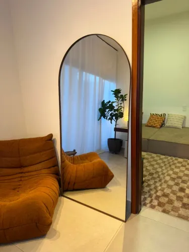 Espelho Arco Casa Ática em aço cortem