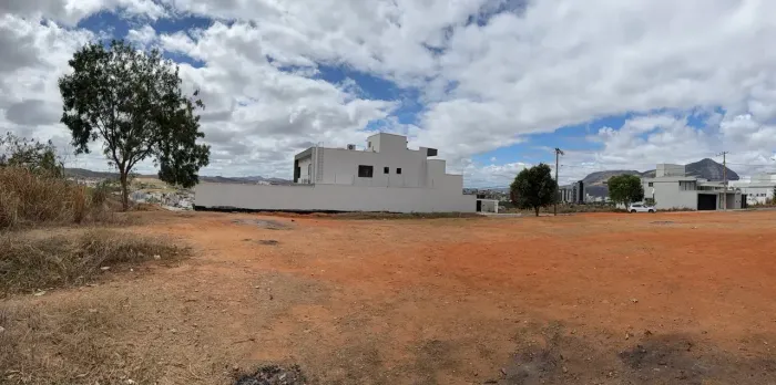 LOTE NA AVENIDA NO BAIRRO SANTO AGOSTINHO GOVERNADOR VALADARES