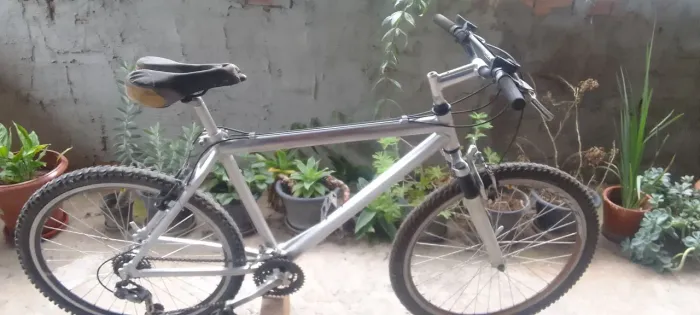 Bicicleta Caloi de alumínio aro 26