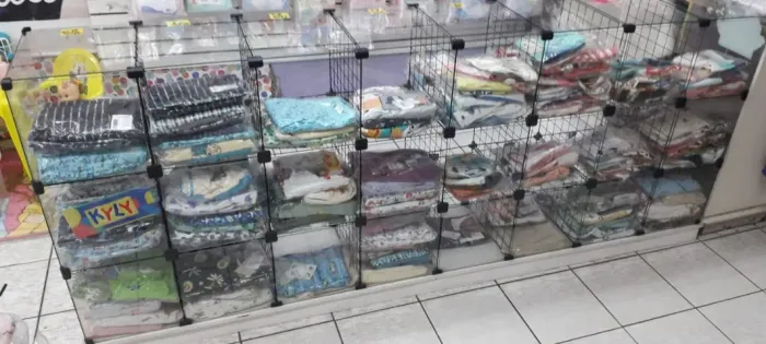 balcao de vidro e aramado