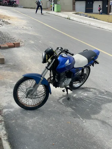 VENDE-SE MOTO TITAN 2004 (atrasada)