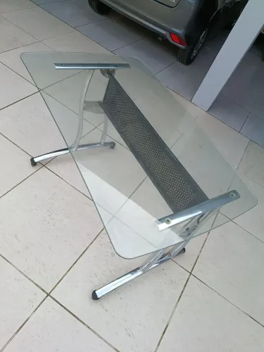 Mesa de Escritório Inox com tampo de vidro