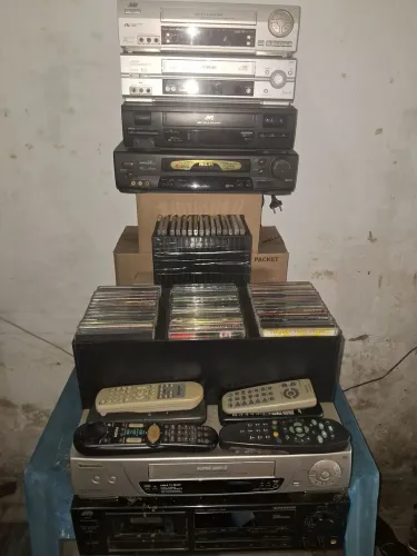 Vendo 209 CD + 85 DVD + 5 Vídeo Cassete + Cabeçote de Fita Cassete.