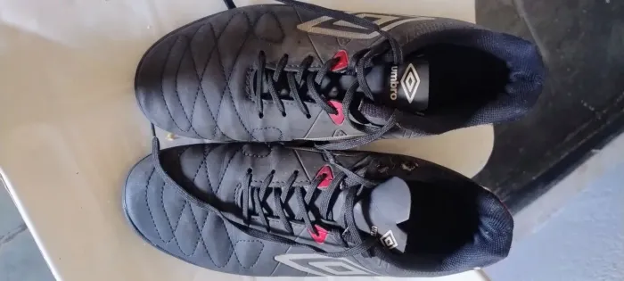 Chuteira society masculina umbro