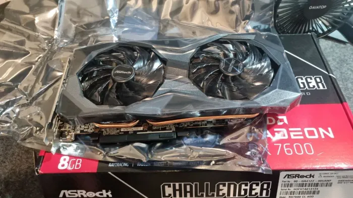 Placa de vídeo AMD RX 7600 Asus modelo Challenger 8Gb