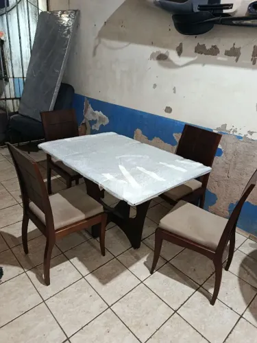 Mesa madeira maciça+ 4 cadeiras