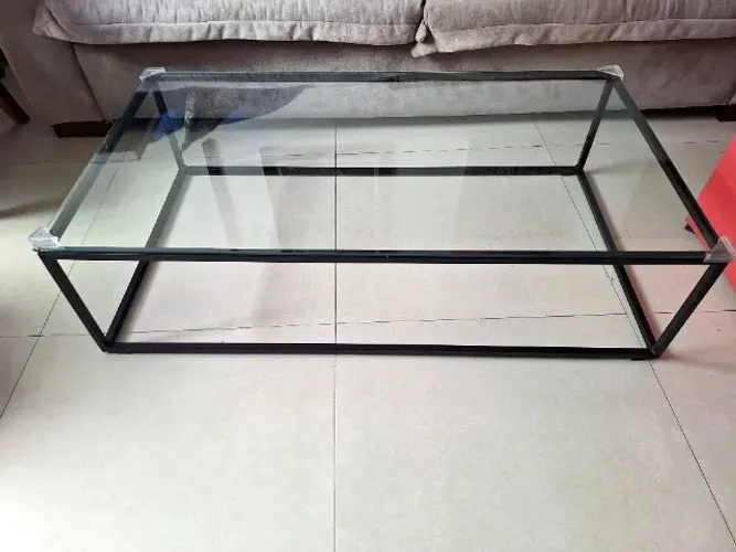 Mesa de centro tok&Stok de aço com tampo de vidro