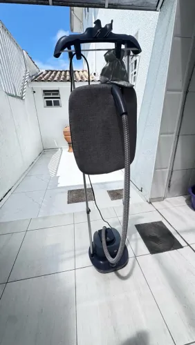 Vaporizador Higienizador de Roupas Electrolux Expert com Tábua de Passar Regulável (EGS20)