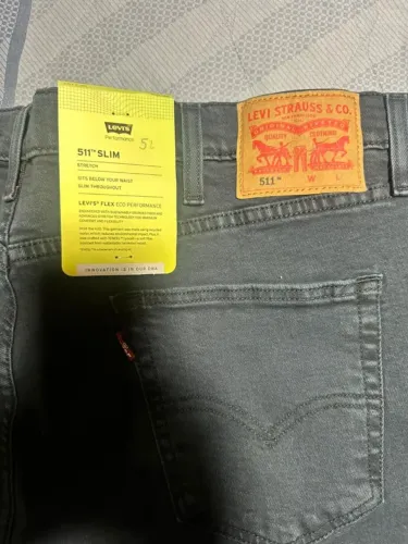 CALÇA JEANS LEVIS MASCULINA NOVA TAMANHO EQUIVALENTE A 52, COR AZUL PETROLEO, COM ETIQUETA