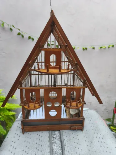 Gaiola de Madeira Artesanal Estilo Chalé / Casinha - Linda para Criação ou Decoração