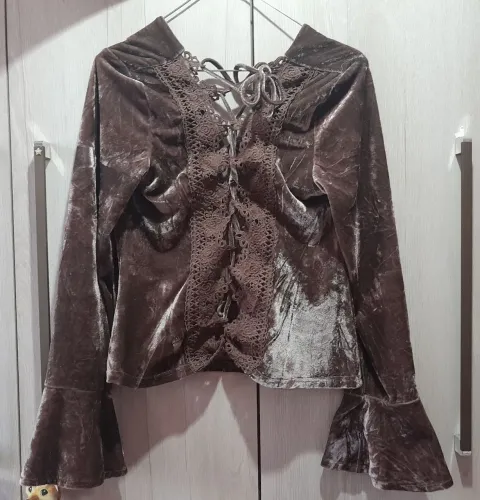 Blusa em veludo gótica bruxinha