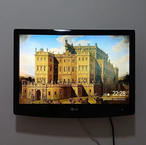 TV 22" LG (tela com mancha)