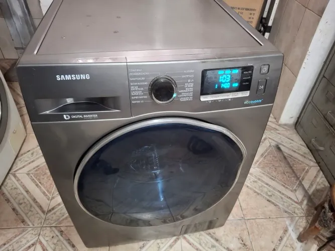 Lava e seca 220v higienizada e funciona certinho