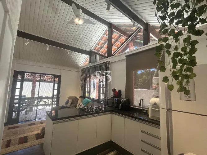 Casa de luxo em condomínio à venda em Guaratuba, Bertioga-SP: 5 quartos, 1 suíte, 2 salas,