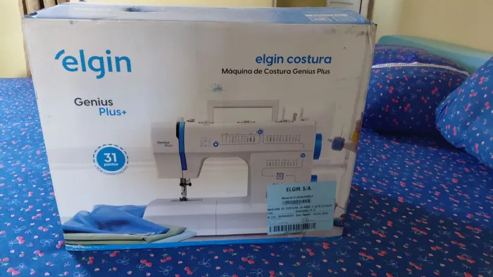Máquina de costura elgin nova