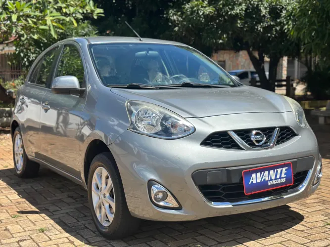 Nissan March SV 1.0 12V Flex 5P 2015