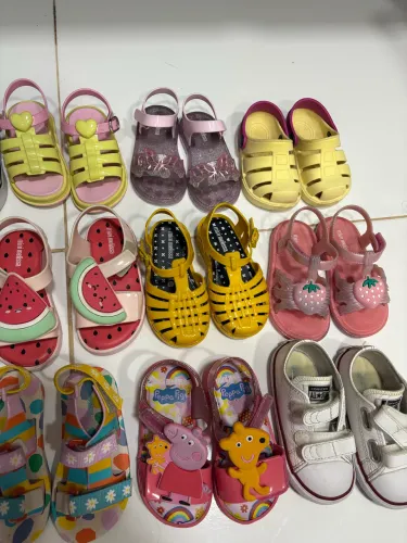 Sapatos infantis 35rs cada um